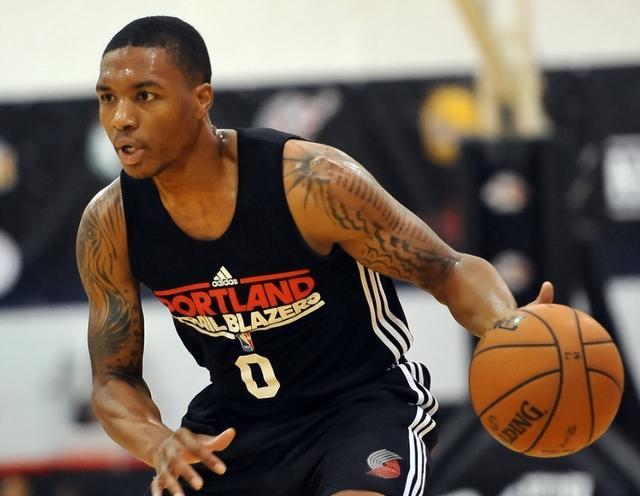 尤其是在四 尤其是在四