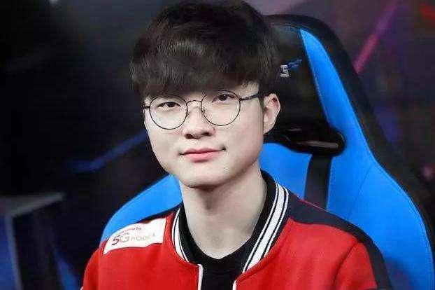 中卫补位出 中卫补位出
